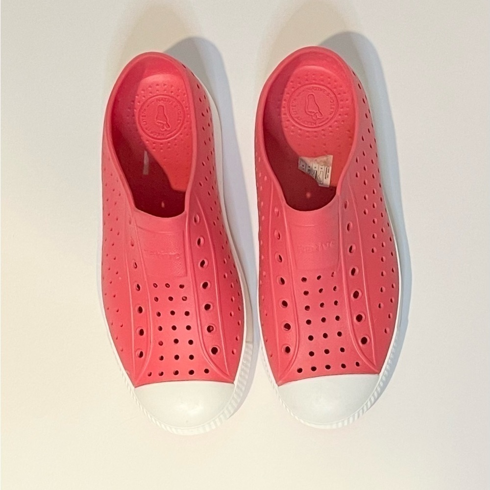 Native Shoes Jefferson Like New Dazzle Pink /Shell White Size J6 like new - Picture 3 of 5